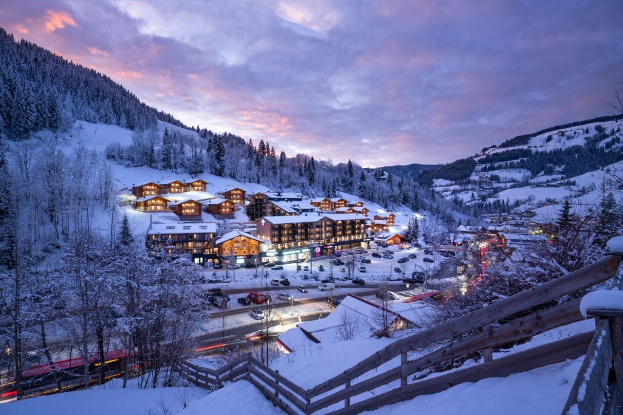 Hotel Adapura Ваграйн Екстер'єр фото