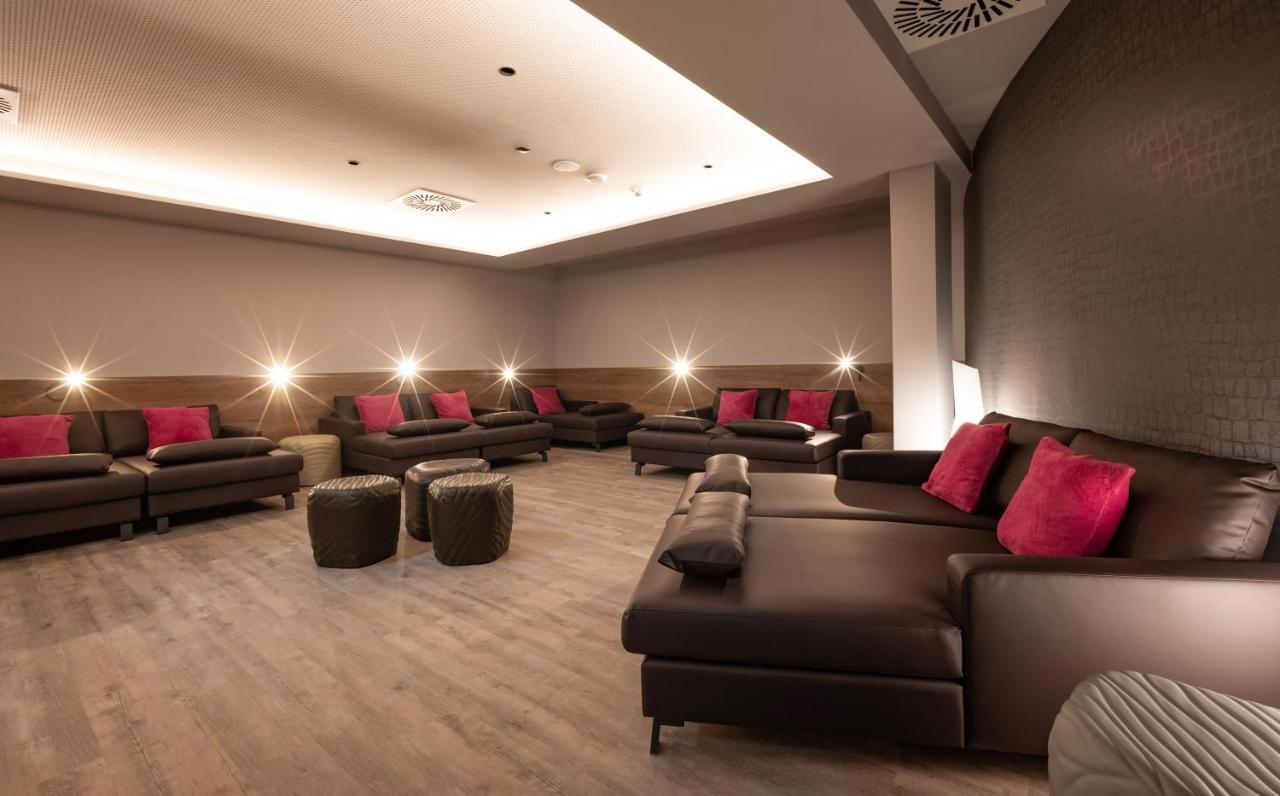 Hotel Adapura Ваграйн Екстер'єр фото