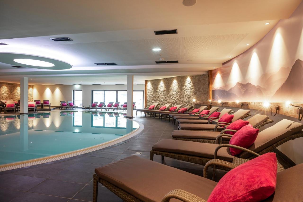 Hotel Adapura Ваграйн Екстер'єр фото